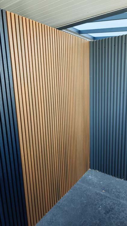 Panneau de façade line up outdoor composite teak 2,5x19,6x290cm Panneau de façade line up outdoor composite teak 2,5x19,6x290cm
