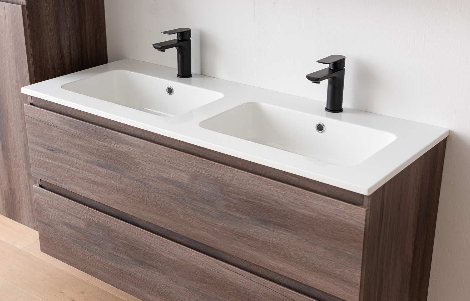 Meuble de salle de bains Tarik chêne ambré suspendu avec double vasque blanc brillant 120cm