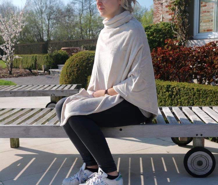 Poncho fleece en sable 80x80 cm