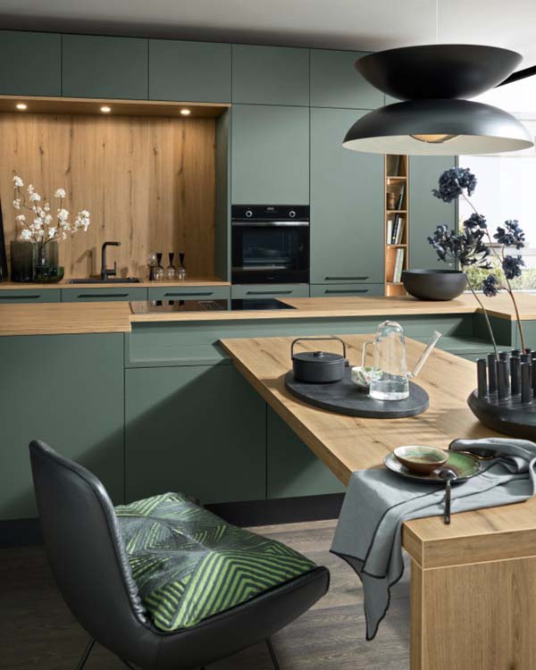 Keuken op maat - groen gecombineerd met houtlook