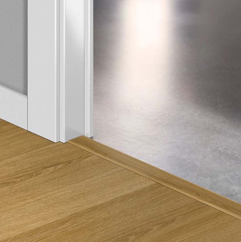 Profilé Incizo Quick-Step Alpha résistant à l'eau chêne fumé 4,5x0,8x200cm