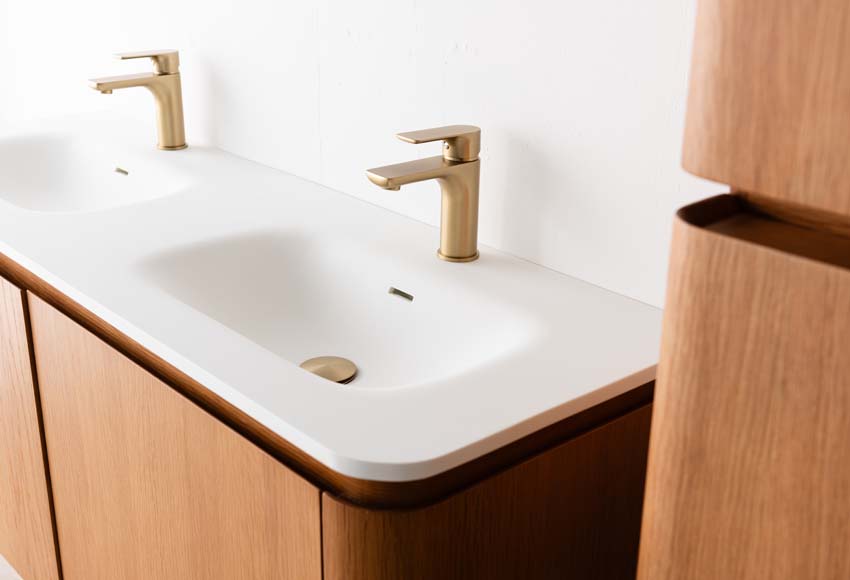 Badkamermeubel Floris eik hangend met dubbele wastafel mat wit 140cm Badkamermeubel Floris eik hangend met dubbele wastafel mat wit 140cm