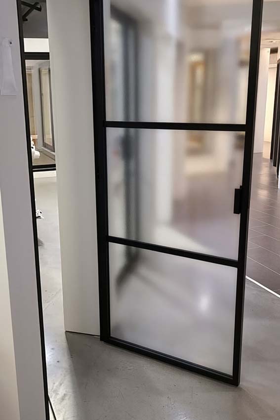 Enkele glazen binnendeur Luxe Dimaro Nero mat glas op maat zwart rechts duwend