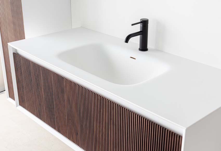 Meuble de salle de bains Falk noyer suspendu avec lavabo simple blanc mat 120cm Meuble de salle de bains Falk noyer suspendu avec lavabo simple blanc mat 120cm