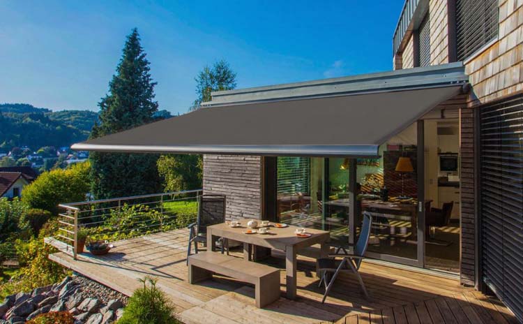 Tente solaire Siena 4x3m motorisée à droite