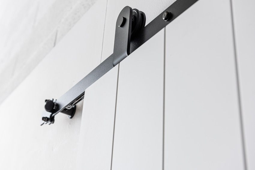 Porte coulissante simple à peindre complète Titus 93x211,5cm + rail noir antique + guide mural