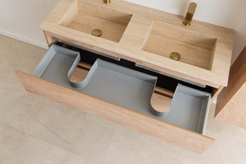 Meuble de salle de bain Tibo en chêne méditerranéen avec double lavabo aspect travertin 120cm