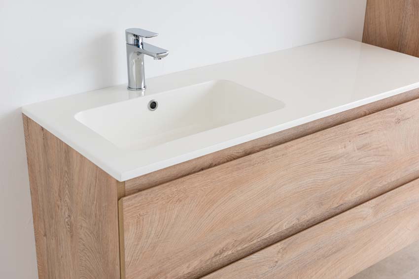 Meuble de salle de bain Tibo en chêne méditerranéen avec vasque simple blanc brillant 120cm