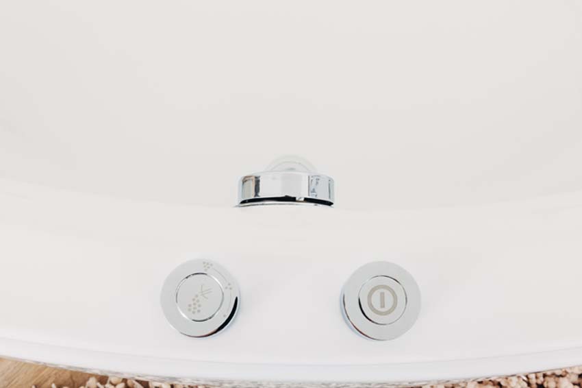 Baignoire d'angle Oliver blanc mat avec hydromassage 150x150cm