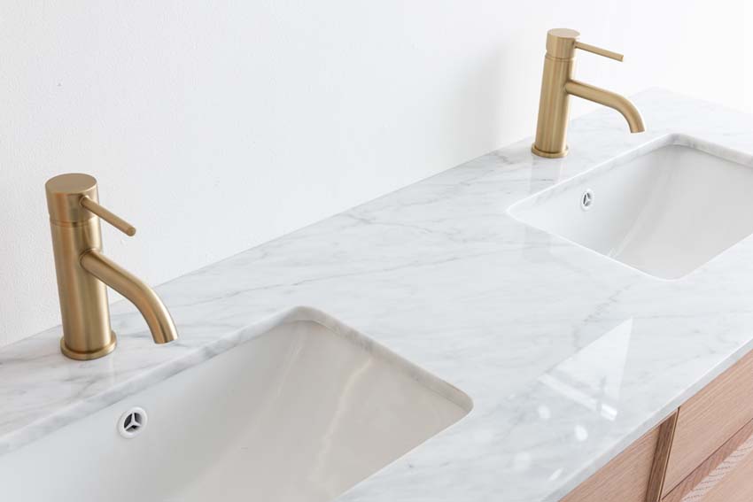 Meuble de salle de bains Felix chêne suspendu avec lavabo double effet marbre carrara 140cm