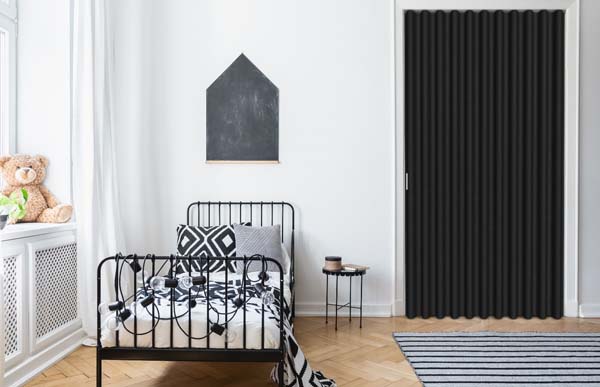 Vouwdeur zwart kunstleder op maat