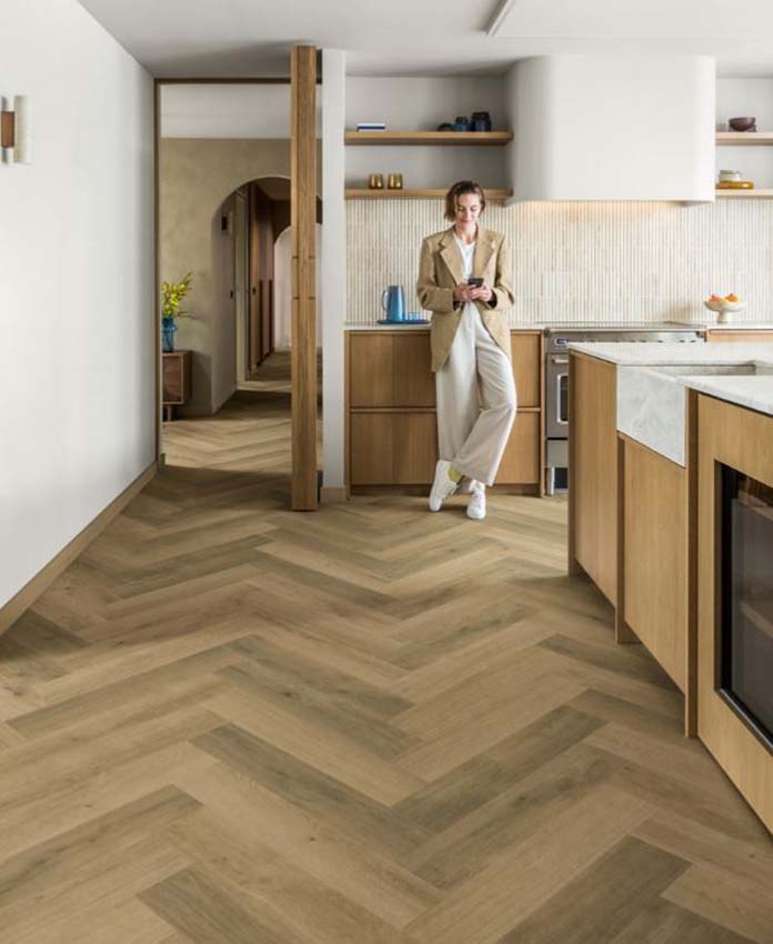 Stratifié Quick-Step Impressive Design 8mm chevrons chêne brûlé 65,5x13,1cm