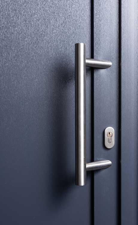 Buitendeur vlak paneel PVC antraciet/wit rechtstrekkend op maat Buitendeur vlak paneel PVC antraciet/wit rechtstrekkend op maat