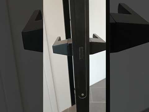 Bloc-porte fini invisible flat âme tubulaire 83cm noir 201.5cm rév. Bloc-porte fini invisible flat âme tubulaire 83cm noir 201.5cm rév.