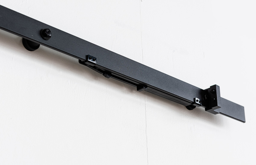 Porte coulissante simple à peindre complète Titus 93x211,5cm + rail robuste noir + guide mural