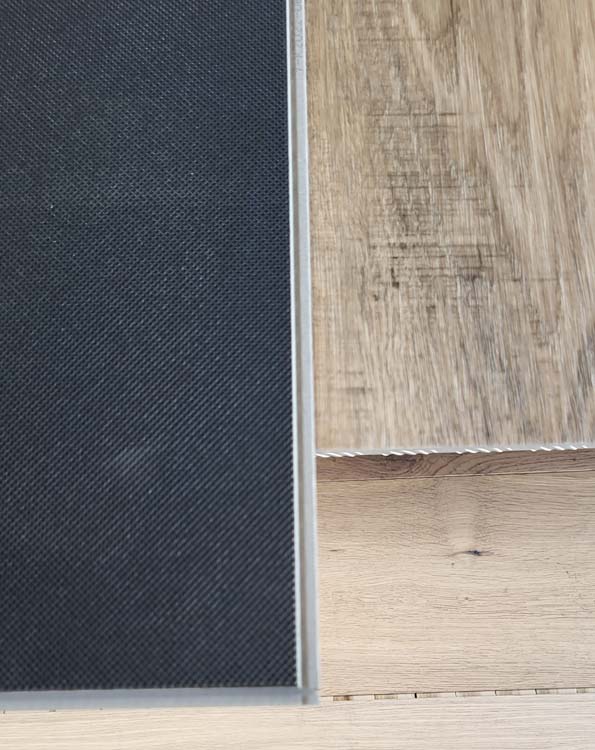 Vinyl vloer plank 5mm eik bruin 122x17,8cm met ondervloer Vinyl vloer plank 5mm eik bruin 122x17,8cm met ondervloer
