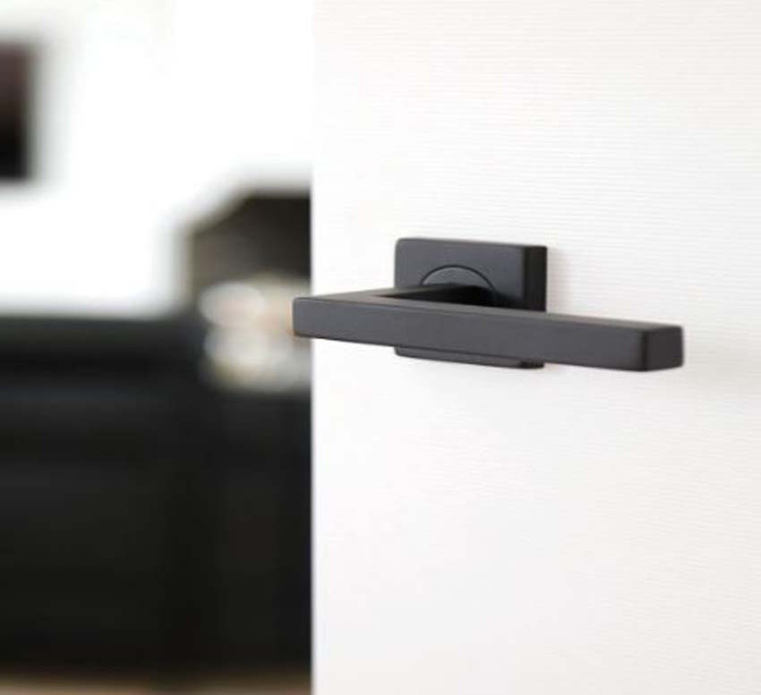 Poignée de porte pro Kubic shape noir carrée 16mm set avec rosaces sans plaque de clé