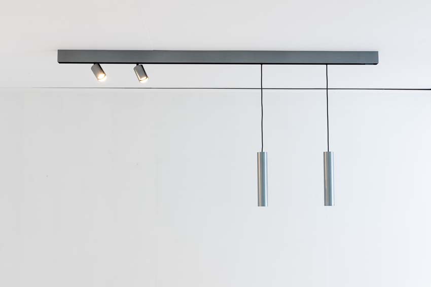 Rail lumineux Design Béa acier brossé - 1,8m - 2 spots & 2 suspensions