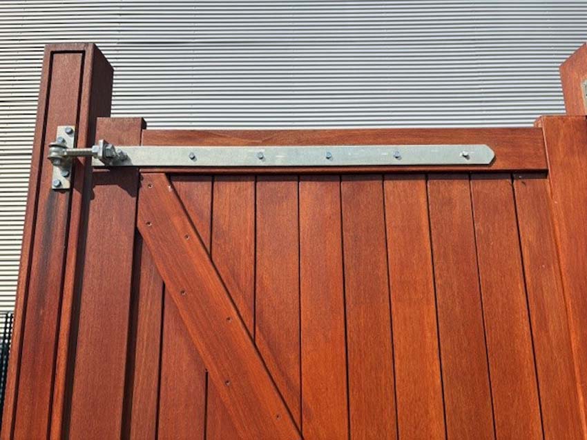 Portail simple Bangkirai en bois 100x180cm fermé