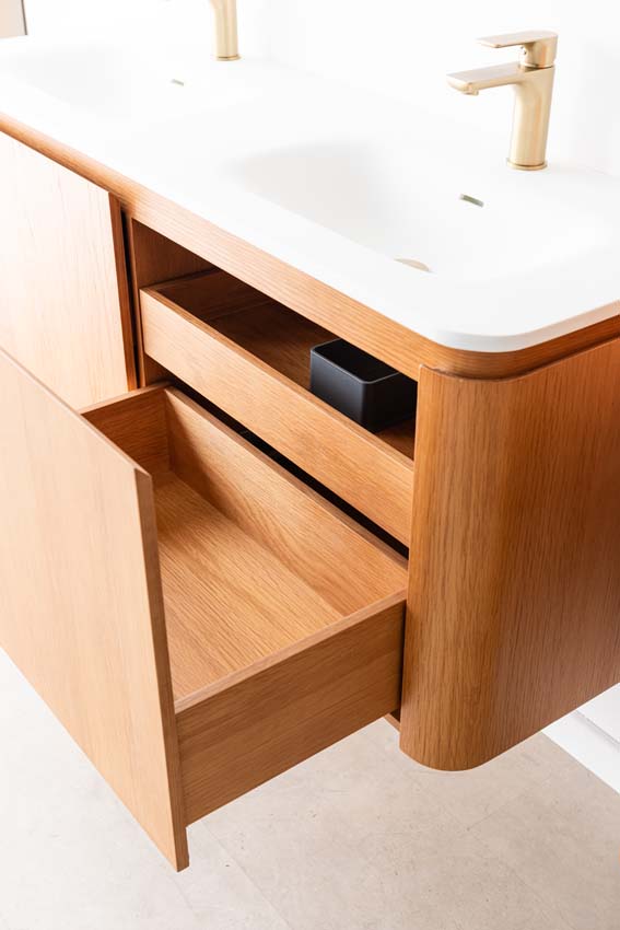 Badkamermeubel Floris eik hangend met dubbele wastafel mat wit 140cm Badkamermeubel Floris eik hangend met dubbele wastafel mat wit 140cm