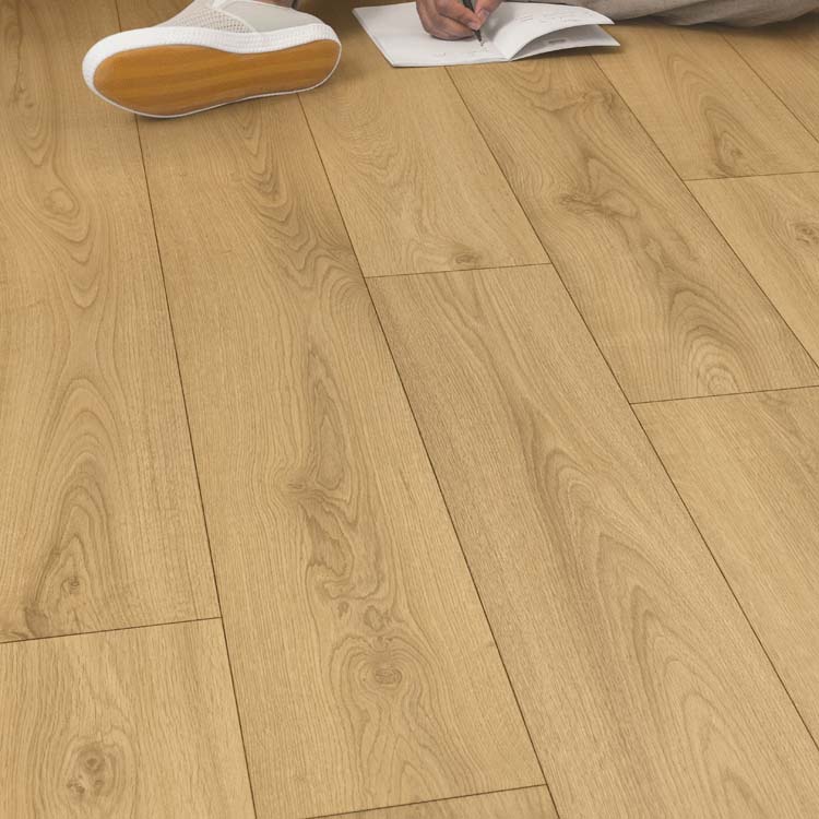 Stratifié Quick-Step Classic 8mm chêne sableux 120x19cm