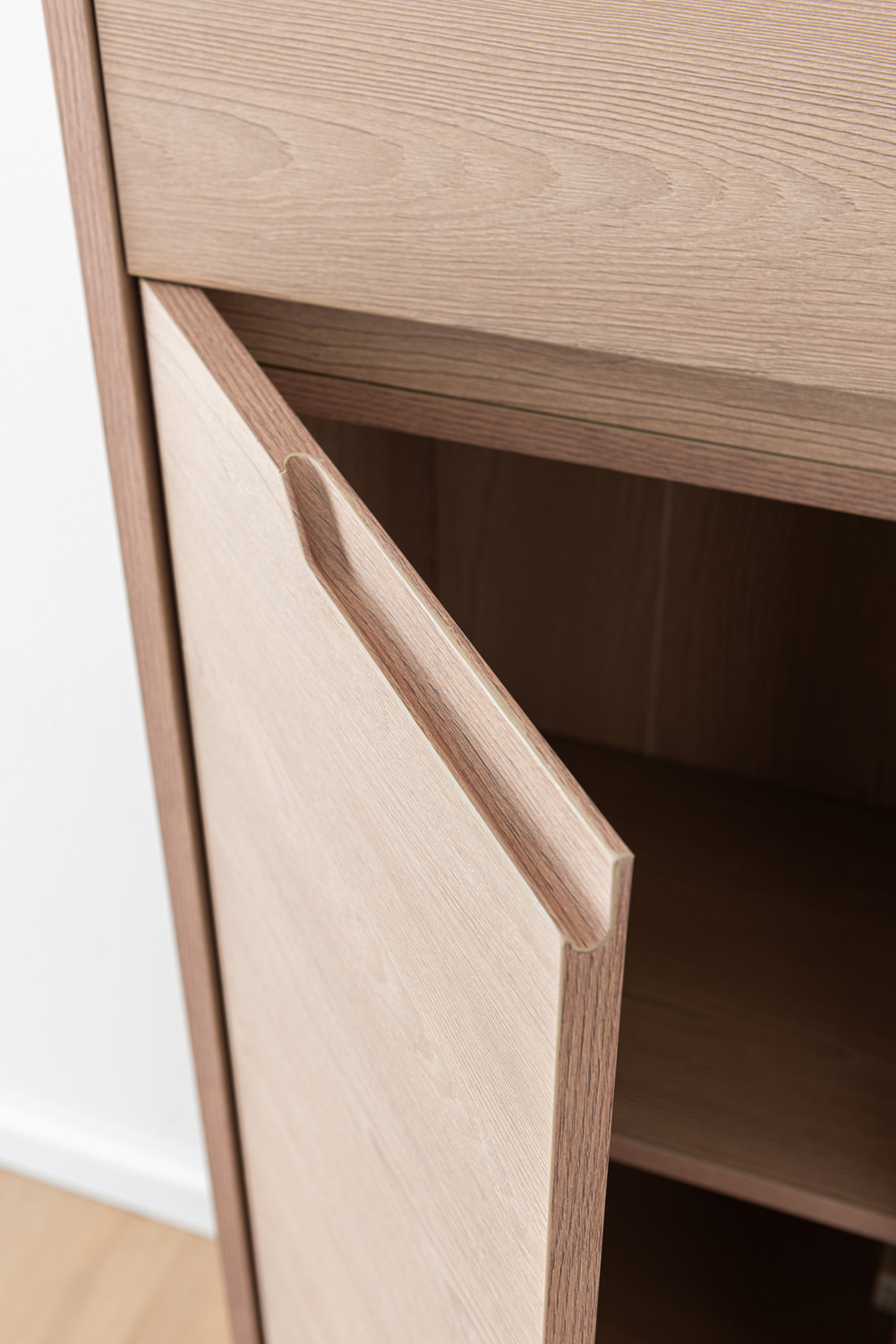 Armoire colonne Tiago sans poignée Nordic oak suspendue 170x40x35cm