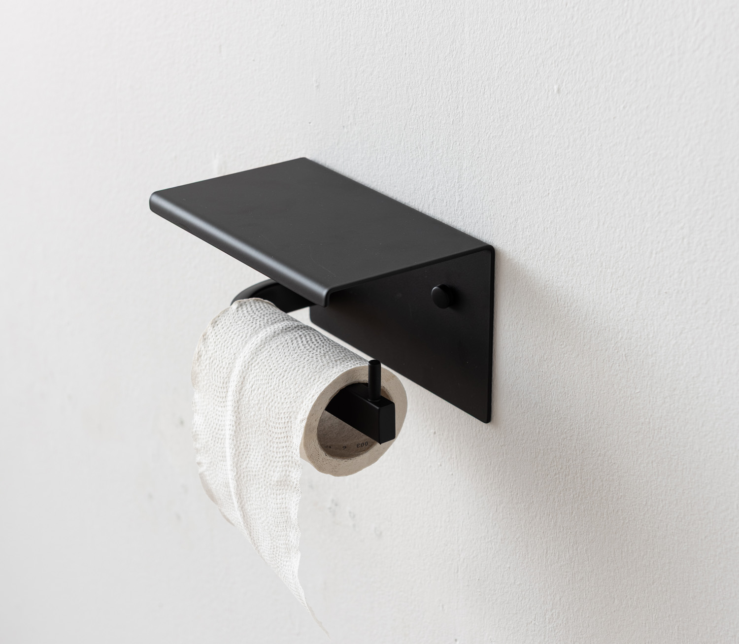 Porte-rouleau Franklin noir mat avec tablette pour 1 rouleau