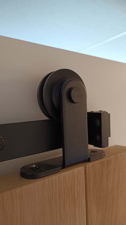 Porte coulissante simple complète Country chêne 98x180-231,5cm + rail noir