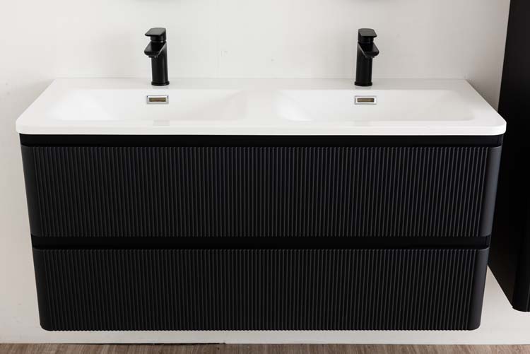 Badkamermeubel Julia mat zwart hangend met dubbele mineraal marmer wastafel glanzend wit 120cm