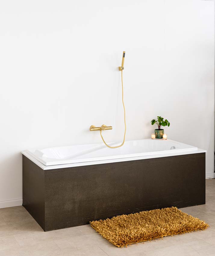 Baignoire encastrable Cora blanc brillant ergonomique 180x80cm + set de pieds réglables