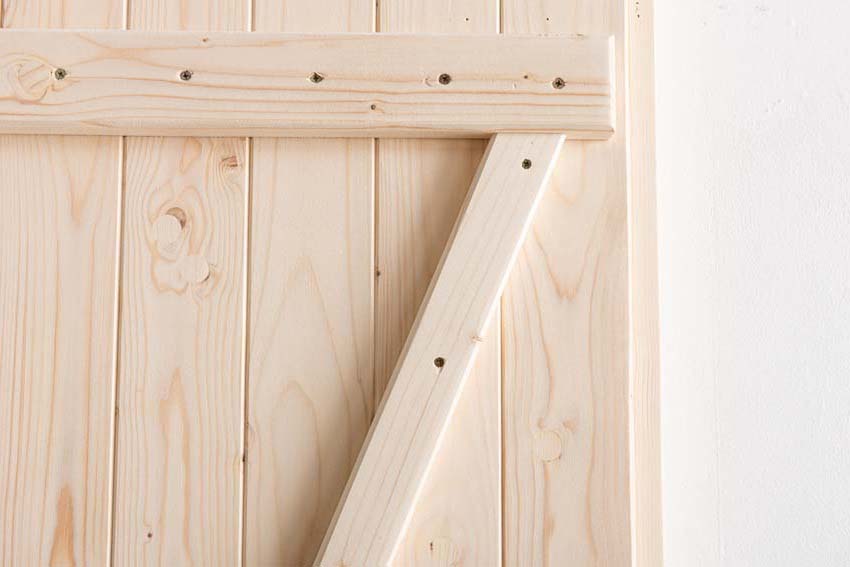 Houten buitendeur Codru 845x2060mm rechts duwend