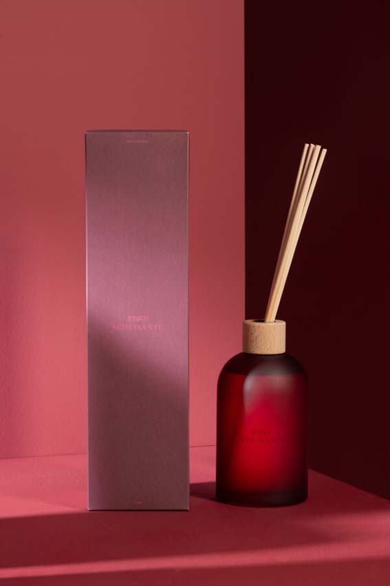 Bâtonnets parfumés Accords Essentiels Rose Seduisante 10x10x36cm 550ml Bâtonnets parfumés Accords Essentiels Rose Seduisante 10x10x36cm 550ml