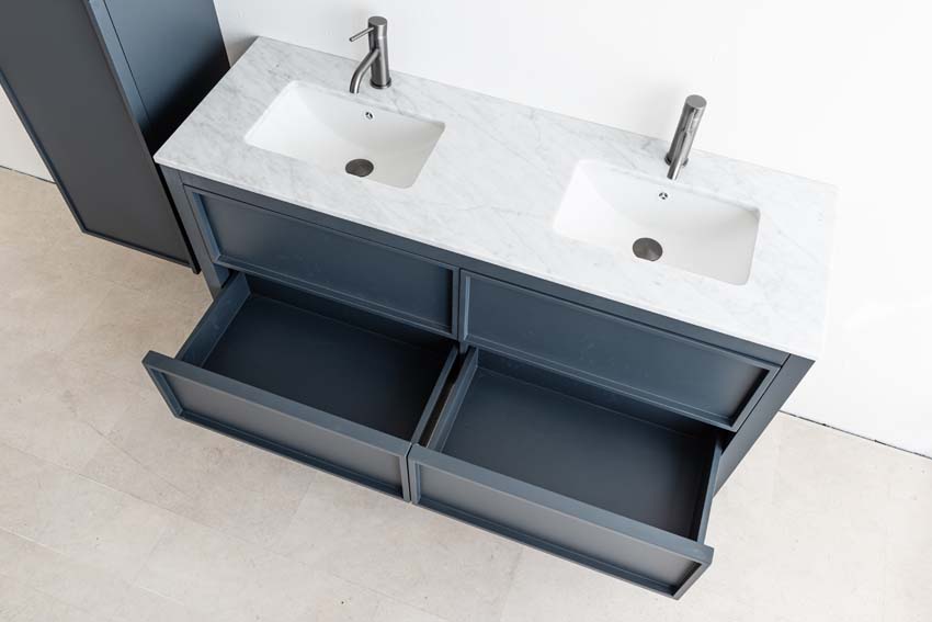Meuble de salle de bains Fara anthracite sur pied avec lavabo double effet marbre carrara 140cm