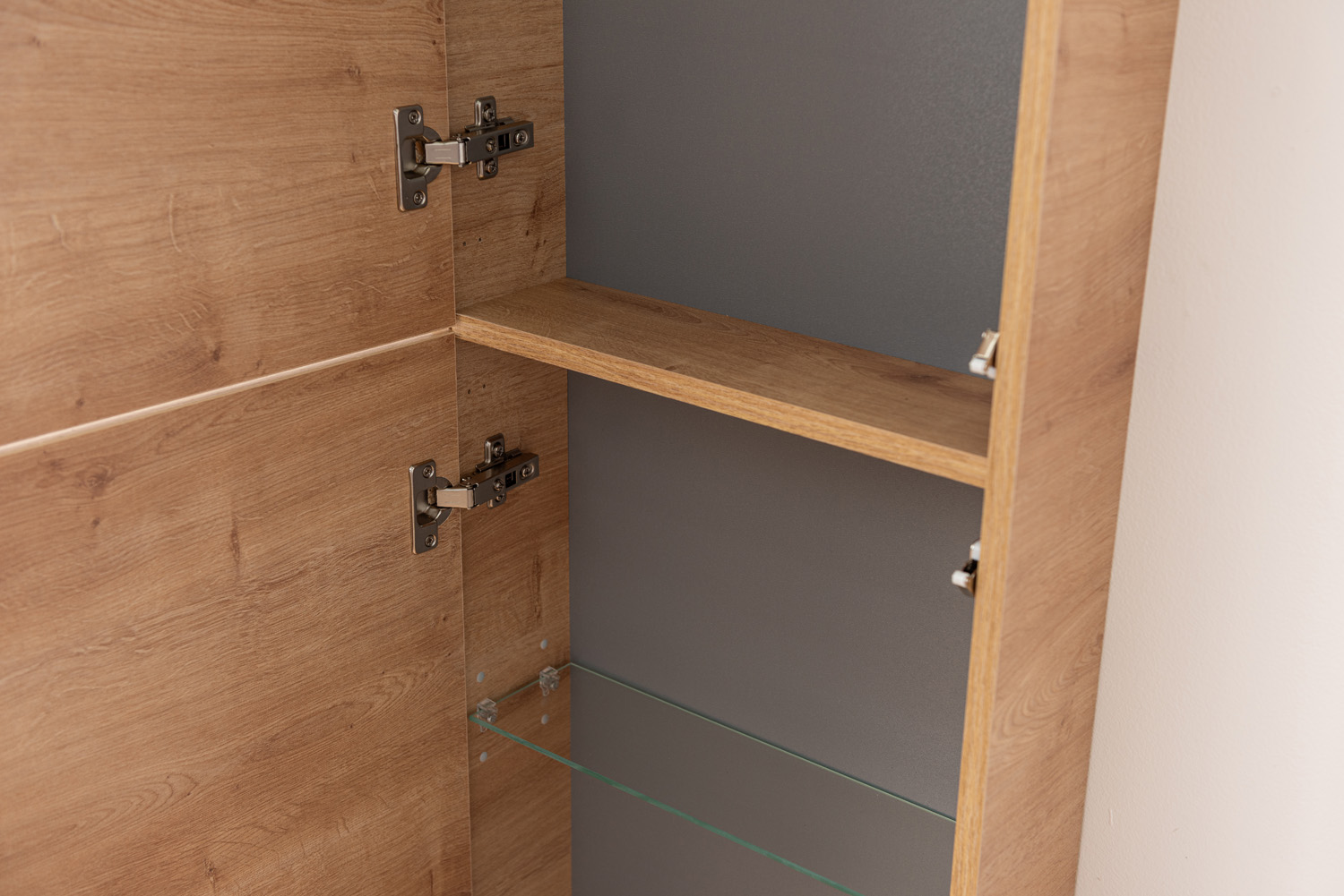 Kolomkast Raven houtlook vintage eik hangend 170x41,6x14,6cm