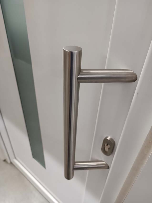 Accessoires pour les portes en PVC Moderna 400 tirant + clinche + pat.