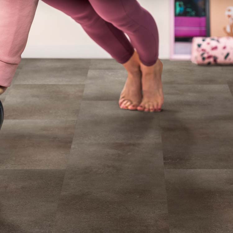 Sol vinyle Quick-Step Alpha Vinyl dalle 6mm roche oxydée 61x30,3cm avec sous-couche