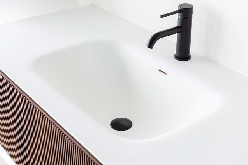 Meuble de salle de bains Falk noyer suspendu avec lavabo simple blanc mat 120cm Meuble de salle de bains Falk noyer suspendu avec lavabo simple blanc mat 120cm