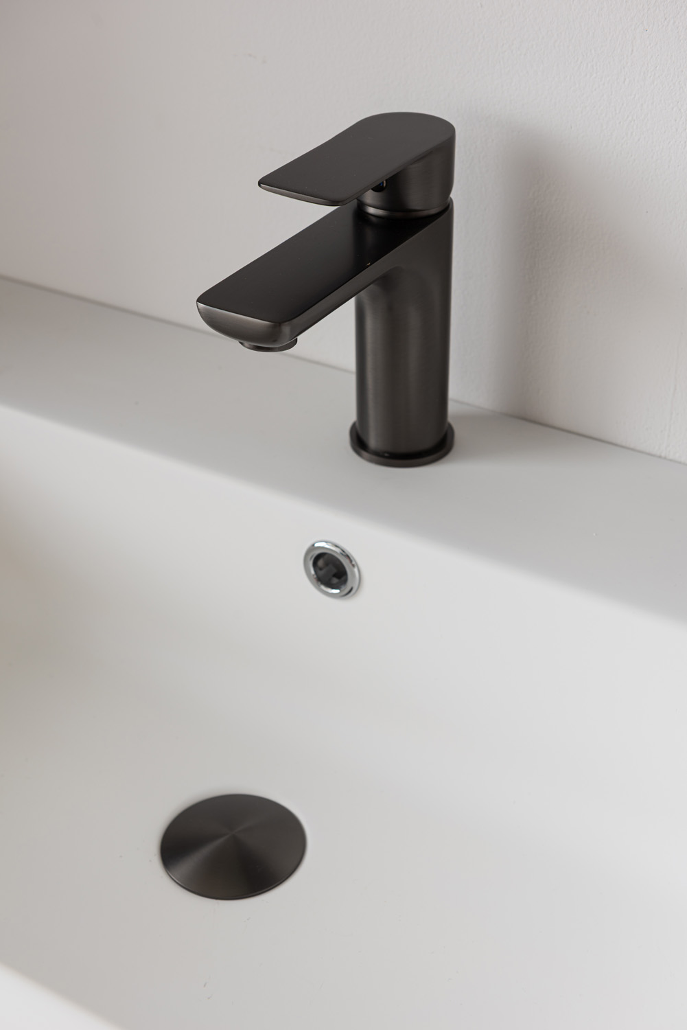 Badkamermeubel Tarik amber eik hangend met enkele wastafel mat wit 90cm