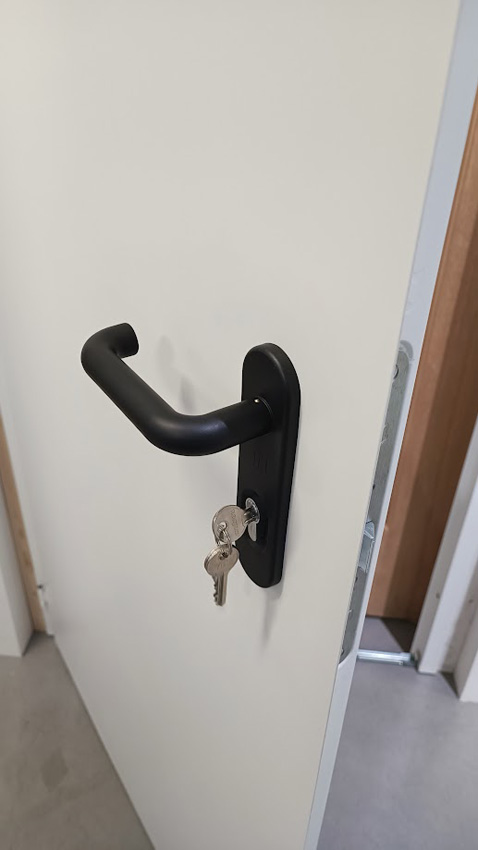 Technische stalen deur wit geïsoleerd 89x204,5cm omkeerbaar