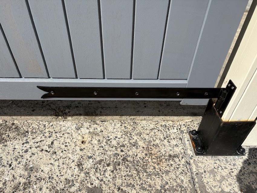 Dubbele poort Meranti hout 350x180cm gesloten