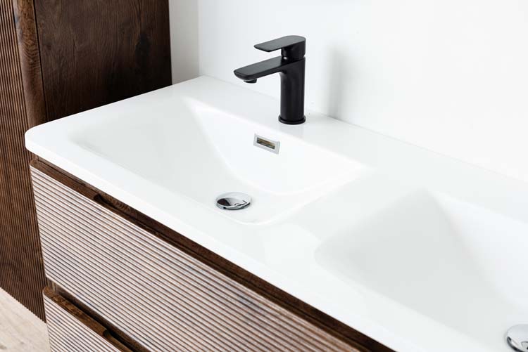 Meuble de salle de bains Jelte noyer suspendu avec lavabo double en marbre minéral blanc brillant 120cm