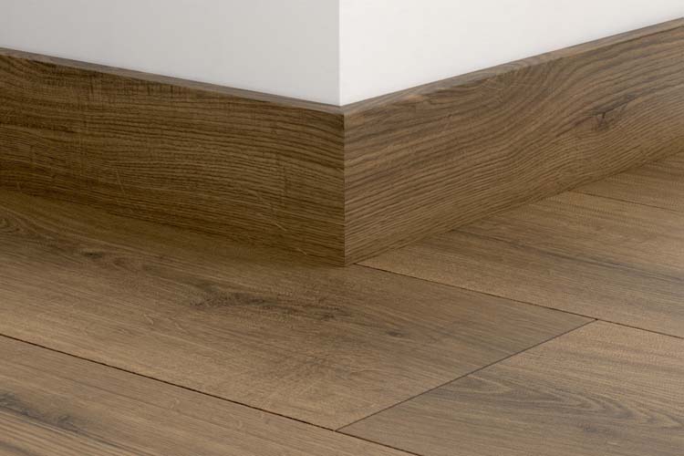 Plinthe parquet Quick-Step 14 x 77 x 2400 mm Chêne marron ardent
