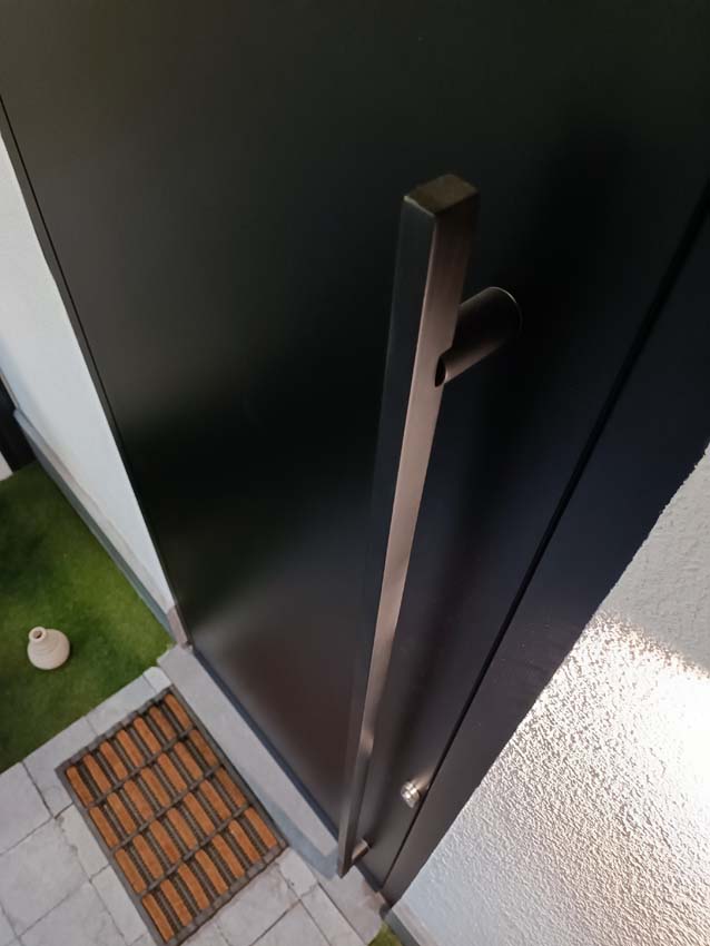 Deurtrekker buitendeur FEZ inox mat zwart 30x20x1800mm