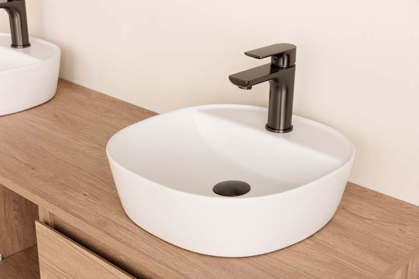 Meuble de salle de bains Bella chêne suspendu avec double vasque à poser blanc avec trou pour robinet 150cm