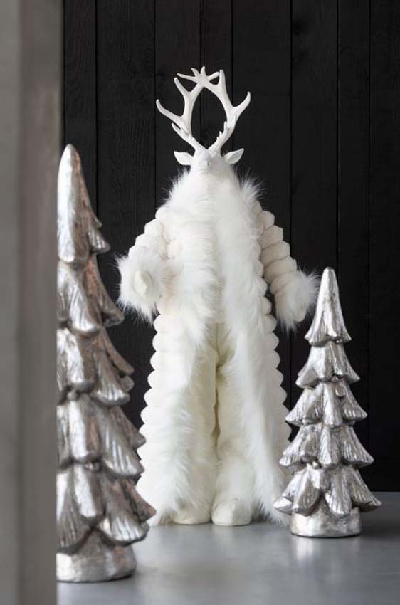 Beeld hert staand met mantel wit 26x15x76cm