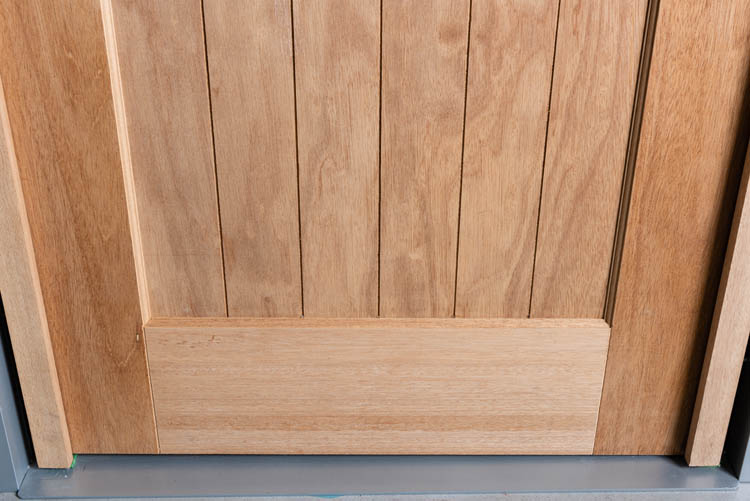 Porte extérieure bois meranti naturel verre clair 940x2145mm poussant à droite