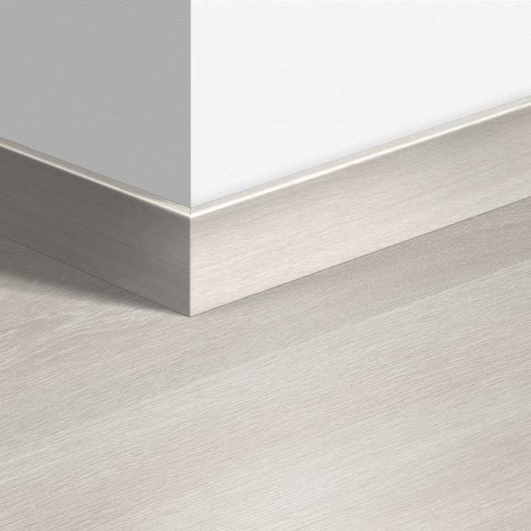 Parketplint Quick-Step 14 x 77 x 2400 mm Engelse eik lichtgrijs
