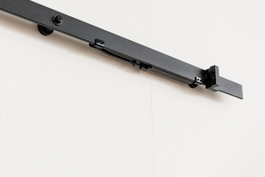 Complete enkele schuifdeur Barn Tristan 93x211,5cm + rail robust zwart + geleider muur