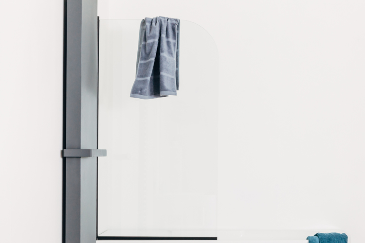 Badwand Uberto zwart links 80x140cm