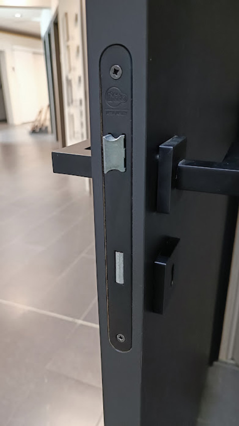 Complete binnendeur Robusto zwart mat 201,5x78cm tubespaan omkeerbaar + deurkast 16,5cm